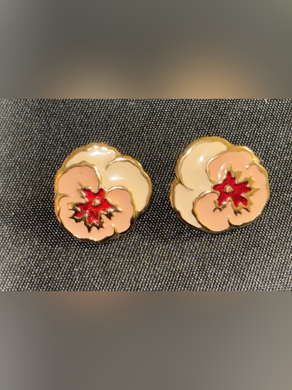 Vintage Avon Full‎ Bloom Pansy Flower Stud Earrings Peach Cream